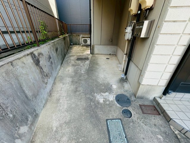 天白区一棟貸　店舗併用住居の駐車場