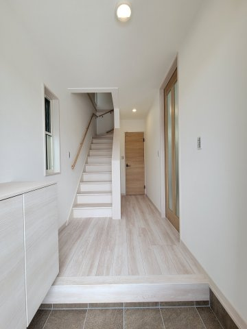 粟Ⅲ・新築戸建の玄関