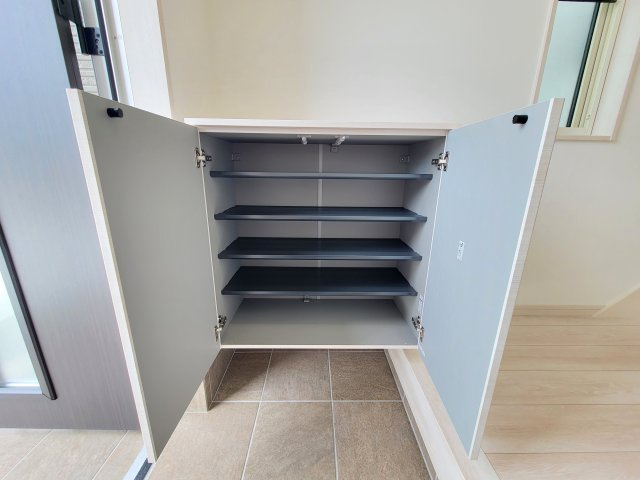 粟Ⅲ・新築戸建の玄関