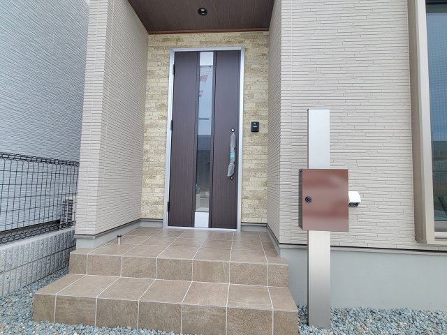 粟Ⅲ・新築戸建の玄関