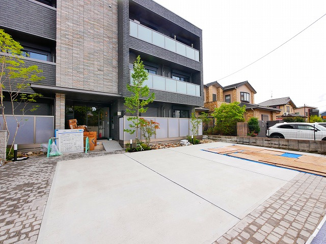 シャーメゾン　新大宮の駐車場|駐車場があるので、車を買う予定の方も安心です