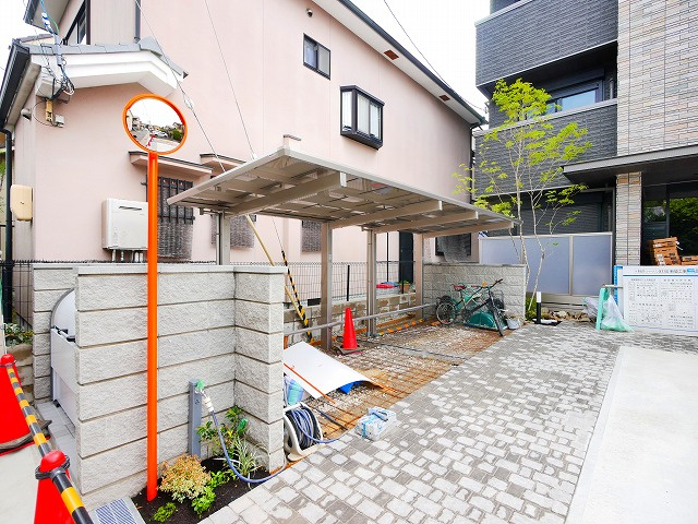 シャーメゾン　新大宮のエントランス|落ち着いたエントランスです