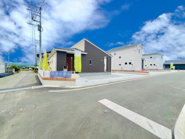 吉岡町漆原の前面道路含む現地写真|大きな車をお持ちの方にもおススメです♪