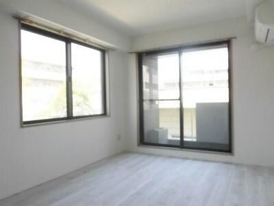 グリーンベルの洋室