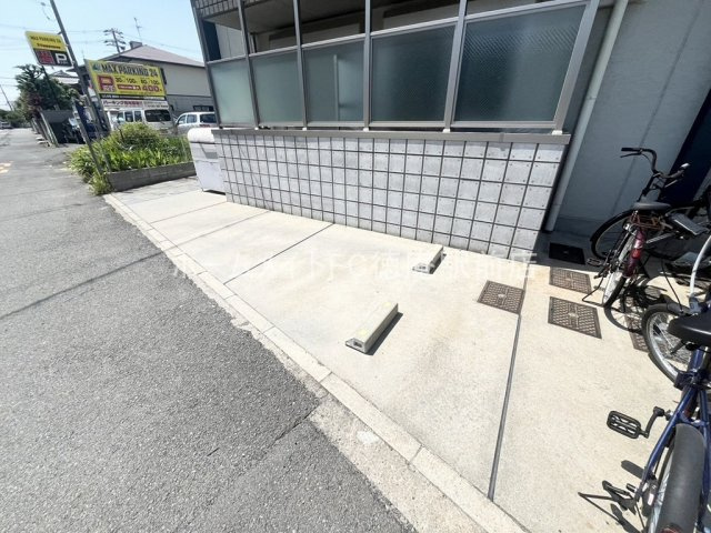 東大阪市楠根２丁目の賃貸マンションの駐車場