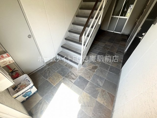 東大阪市楠根２丁目の賃貸マンションのロビー