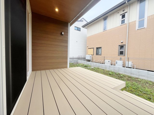さいたま市浦和区瀬ケ崎4丁目 限定1棟のその他|リビングから動線がつながる開放感あふれるウッドデッキ
リビングの延長スペースで多目的にお使い頂けます