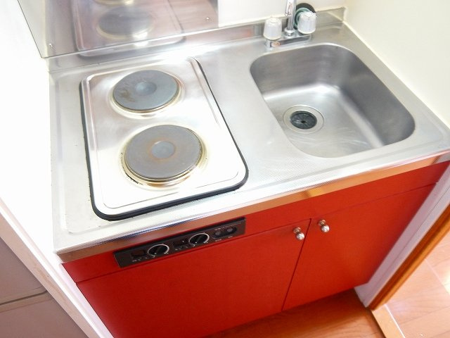 レオパレスｆｒｉｅｎｄｓのキッチン|コンパクトなキッチンで掃除もラクラク