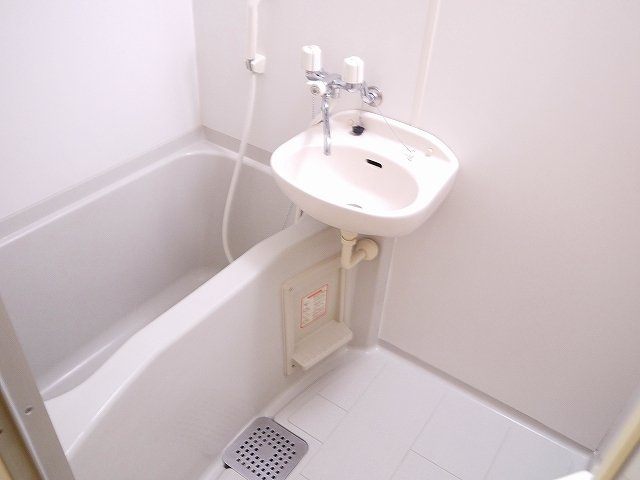 レオパレスｆｒｉｅｎｄｓの浴室|お風呂で日々の疲れを落としましょう