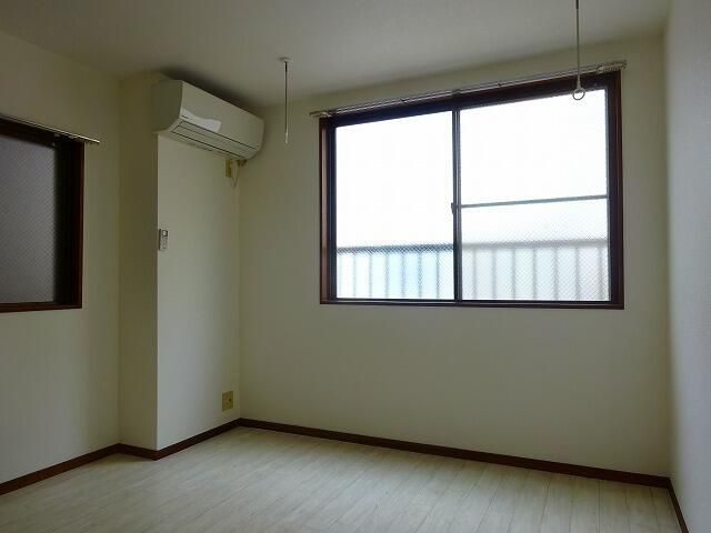 レジデンスとやまの洋室