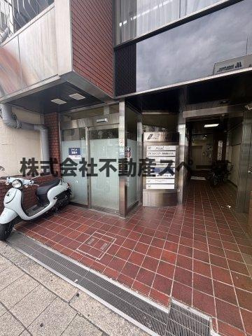 大阪市北区本庄東１丁目の店舗一部のエントランス