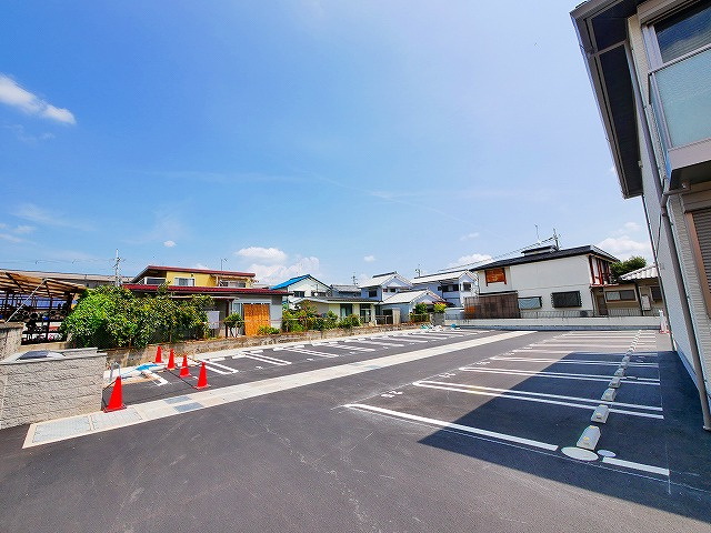 エクセレント　新大宮の駐車場