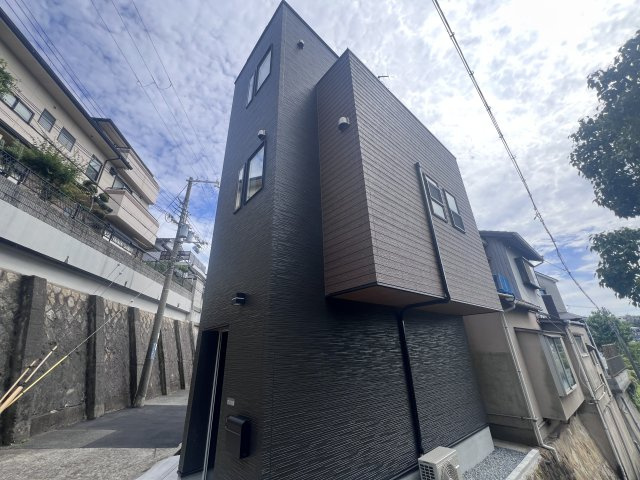 アリビア旭が丘の外観