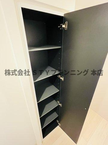 仲介手数料０円！ポルタニグライーストの収納