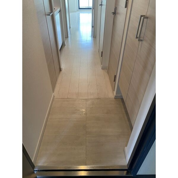 サムティ江坂レガーロの玄関