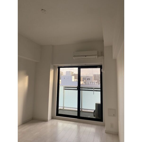 サムティ江坂レガーロの居間・リビング