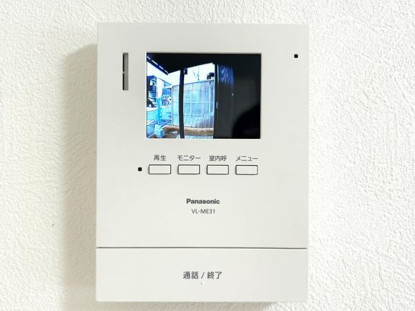 【No.7387】大覚寺中古住宅/4LDK/内外装リフォーム工事中の防犯設備|【リフォーム済】新しく設置したドアホンはカラーモニター付きです。