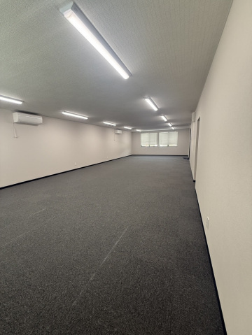 己斐駅前店舗の内装