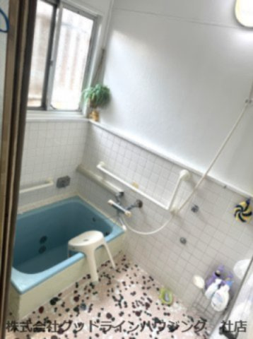 西脇市西脇店舗付き住宅の独立洗面台