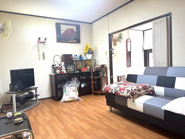 西脇市西脇店舗付き住宅の居間・リビング