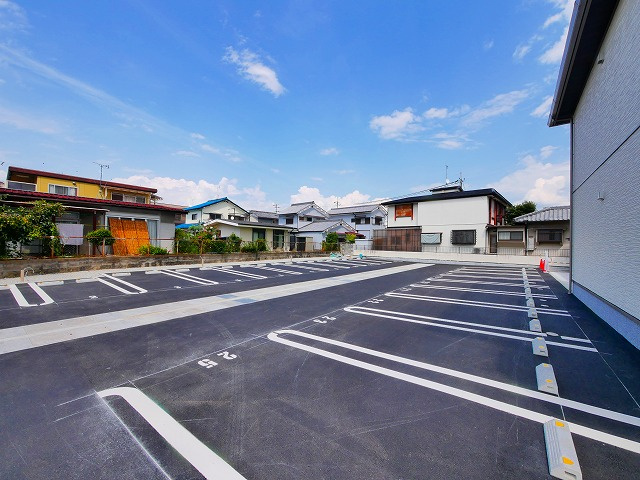 エクセレント　新大宮の駐車場