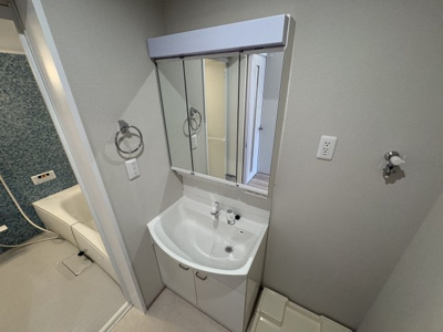 【洗面所】 | フォンターナ飾磨 | 三面鏡