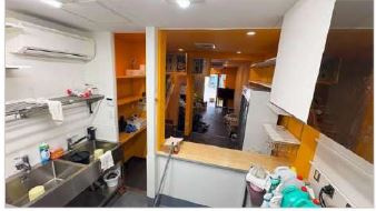 十三本町一丁目店舗の内装