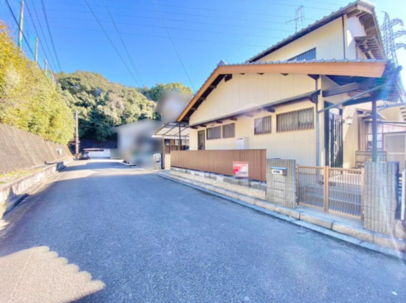 横浜新町１丁目　中古戸建の前面道路含む現地写真