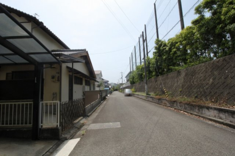 横浜新町１丁目　中古戸建の前面道路含む現地写真
