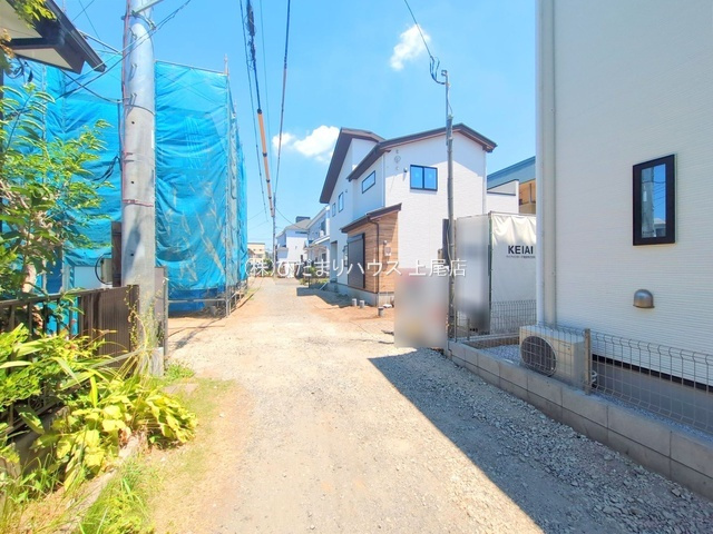 上尾市上9期　新築戸建　KEIAITERRACE　01の前面道路含む現地写真