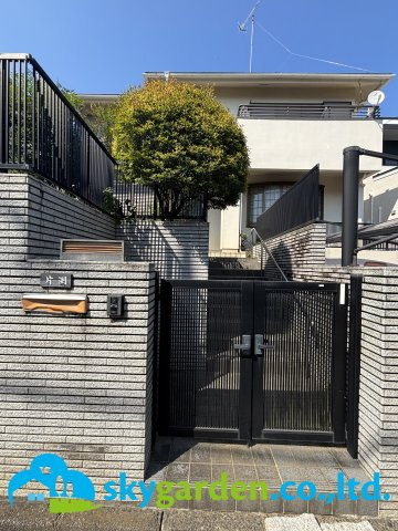 伊勢原市高森台２丁目　中古戸建の玄関