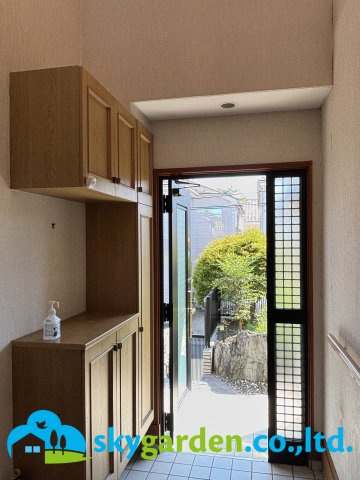 伊勢原市高森台２丁目　中古戸建の玄関