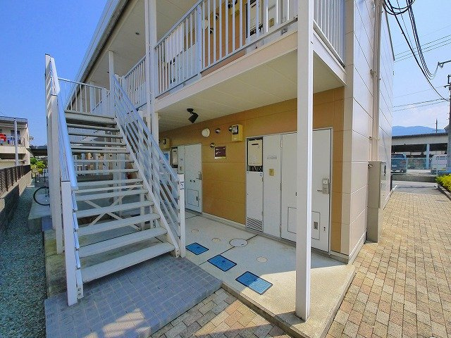 レオパレスニューエイジのその他共用部分|開放的な共用階段です