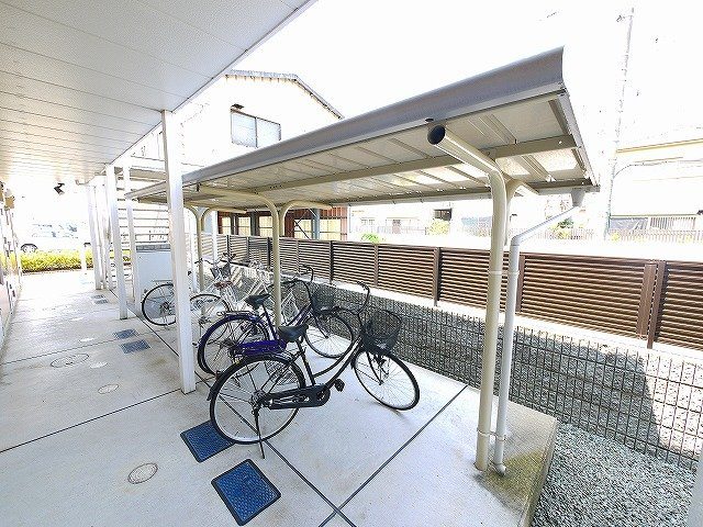 レオパレスニューエイジのその他共用部分|自転車置き場