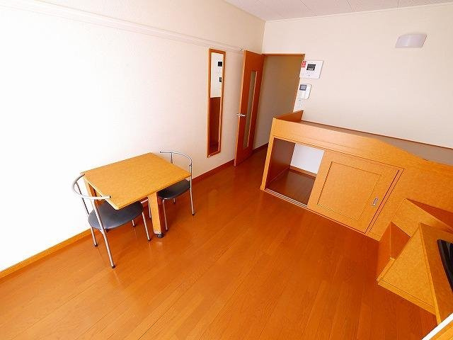 レオパレスニューエイジの居間・リビング|ゆったりとした居間