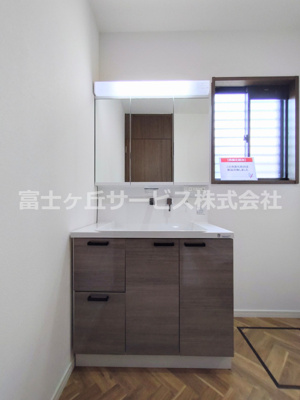 【独立洗面台】 | 豊川市御油町汲ケ谷 中古戸建て | 独立洗面台、朝の身支度には欠かせません