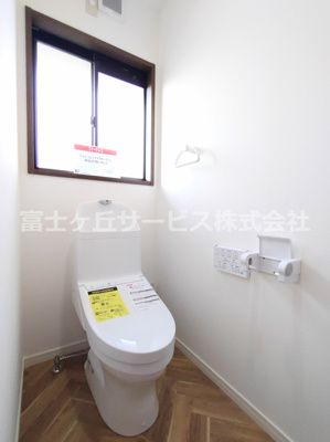 【トイレ】 | 豊川市御油町汲ケ谷 中古戸建て | 1階2階に同タイプのトイレがあります