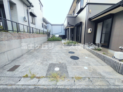 【駐車場】 | 豊川市御油町汲ケ谷 中古戸建て | 3台駐車可能です