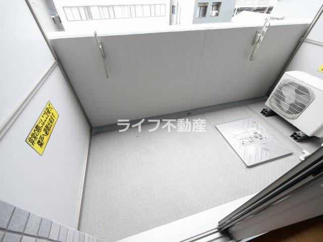 エスリード森ノ宮駅前のバルコニー|外からの目が気にならないバルコニーで洗濯物が干せます