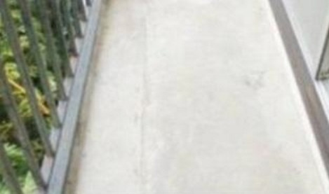 三鷹市牟礼７丁目のアパートのバルコニー