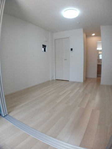 フリーデンハイム小浜の居間・リビング|こちらのリビングで趣味の時間をお楽しみください