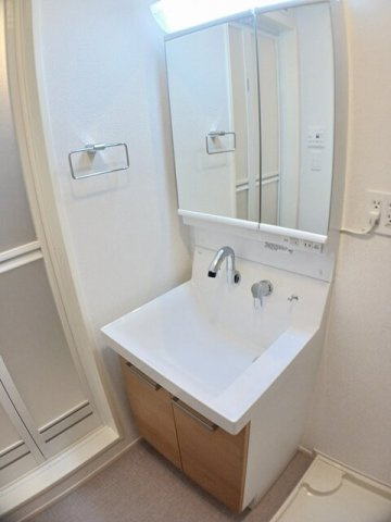 フリーデンハイム小浜の洗面所|広い洗面スペース