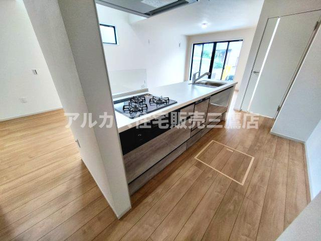 【内覧動画公開中！】三鷹市大沢４丁目 京王線 調布駅 新築戸建のキッチン