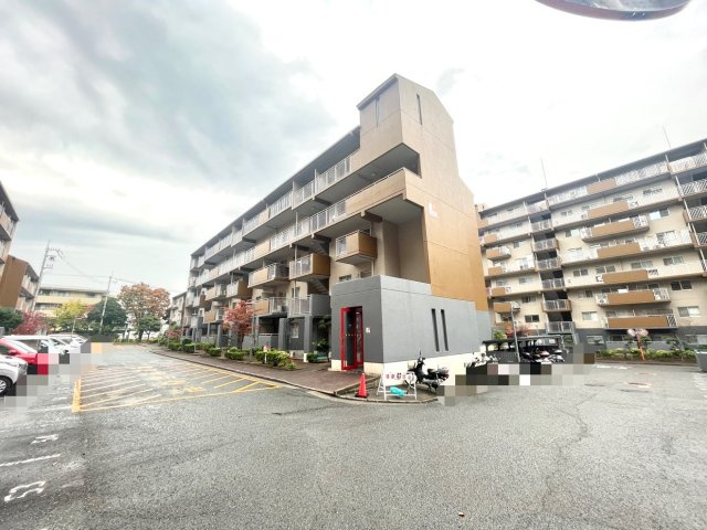 リベラス21金剛東の駐車場