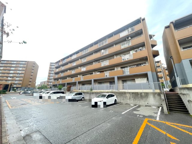 リベラス21金剛東の駐車場