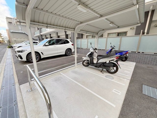 ファステート大阪マジョリティの駐車場