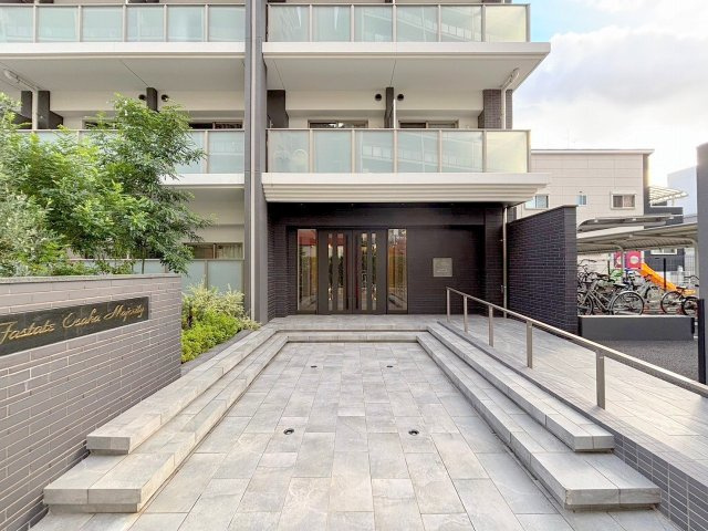 ファステート大阪マジョリティのエントランス