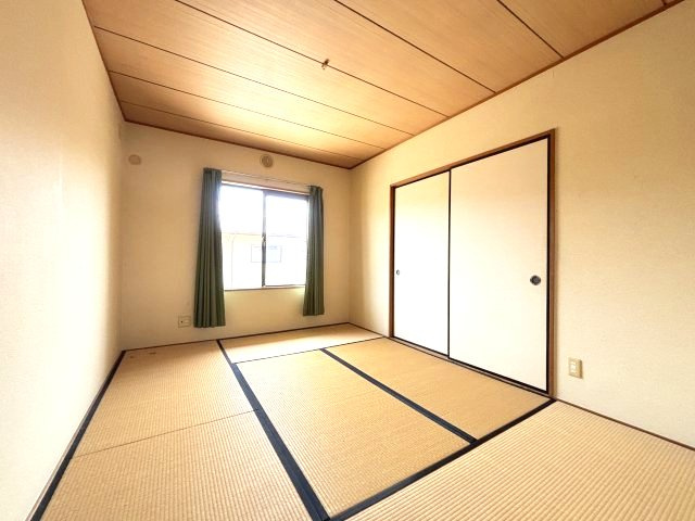 聖ソレアードA棟の和室