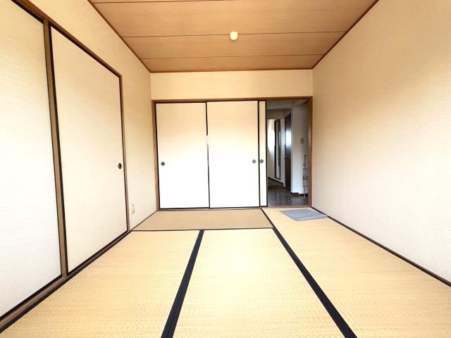 聖ソレアードA棟の和室