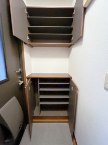 サンヴェルデ西大通 Dの玄関|シューズボックス